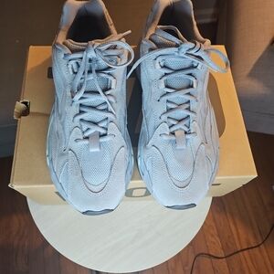 Authentic Yeezy700 Hospital Blue Sz.10 Great Condition No Box